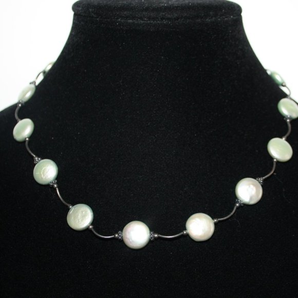 Beautiful silver and natural pearl necklace 18"
